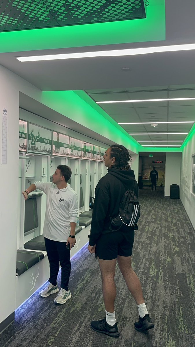 AgeOrtiz5's tweet image. Had another strong camp last night at @USFFootball . Thank you @CoachJTaylorUSF and the staff for me having me out. AG2G!
@CoachDeeWR @akili_smith @DannyLockhartS1 @mfarrellsports @jerryneuheisel @Coach_SBMoore @CoachAMayes @JoshuaEargle @Coach_Flaherty @CoachBrock50…