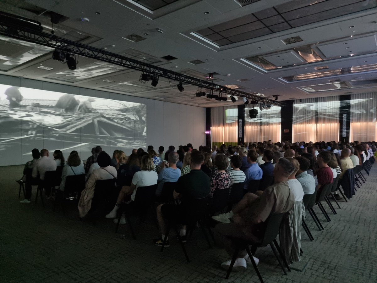 When event organizers shake things up a bit, the audience will have a great time!

I just gave a keynote for Chugai in Marbella, Spain. The organizers had an idea: let's put the chairs facing the back of the lecture hall because a video will be played there on the huge walls