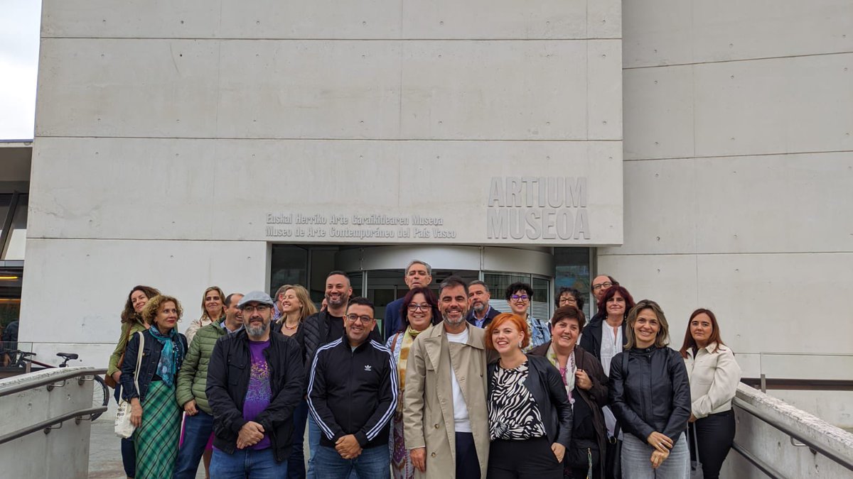 President@s de las diferentes asociaciones profesionales tras la Asamblea General Extraordinaria de <a href="/fesabid/">FESABID</a>, ayer miércoles, 4 de junio en Vitoria-Gasteiz.

Hoy comienzan las #JEID2025