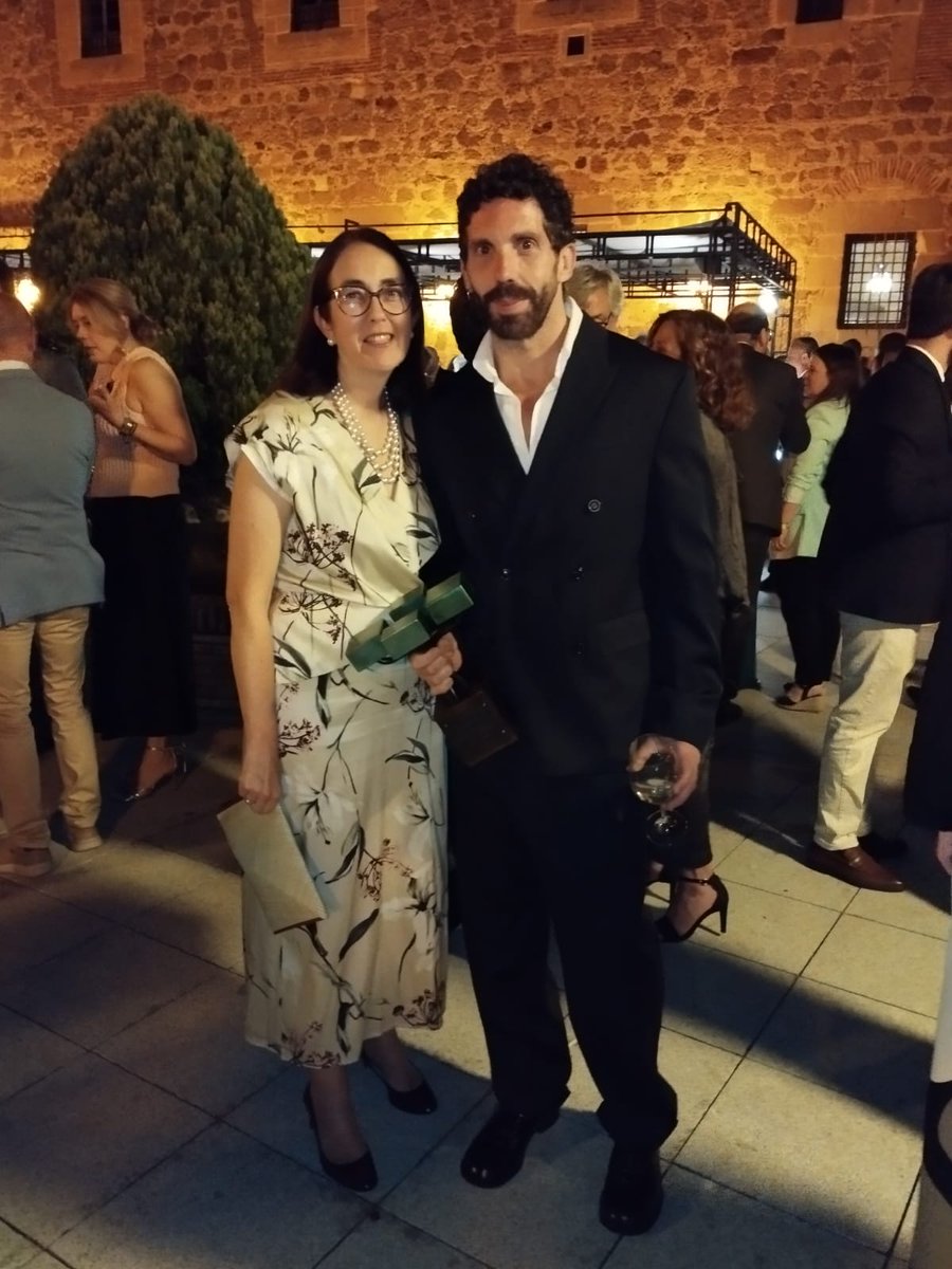 Mi ilusión era conocer a Javier Sánchez Medina...y lo conseguí, enhorabuena artesano por tu premio Extremeños de Hoy! <a href="/hoyextremadura/">Diario HOY</a>