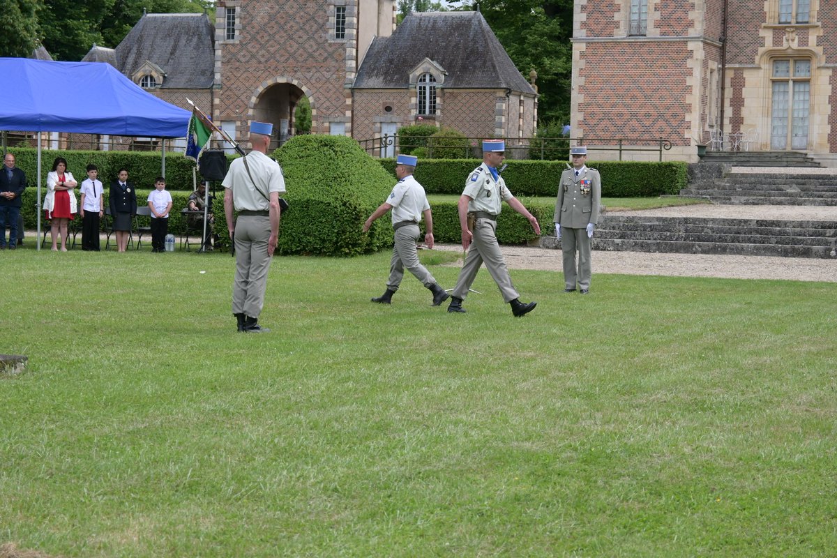 13e base de soutien du Matériel (@13ebsmat) on Twitter photo Pass Com sur le dét de Moulins de la <a href="/13eBSMAT/">13e base de soutien du Matériel</a>
Après 2 années marquées par son engagement, sa rigueur et sa capacité à transformer chaque défi en opportunité, le cne Jérôme termine son commandement à la tête du 13e GAP et cède le fanion de la compagnie au cne Jonathan. Pass Com sur le dét de Moulins de la <a href="/13eBSMAT/">13e base de soutien du Matériel</a>
Après 2 années marquées par son engagement, sa rigueur et sa capacité à transformer chaque défi en opportunité, le cne Jérôme termine son commandement à la tête du 13e GAP et cède le fanion de la compagnie au cne Jonathan.
