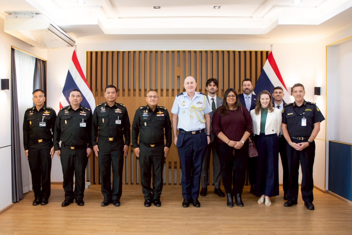 🇦🇺 and 🇹🇭 officials met to exchange information on border security and management strategies to help keep both our countries, and broader region safe.

Australia thanks Lieutenant General Nattapong Praokaew and the Royal Thai Armed Forces for our ongoing cooperation.
<a href="/ACICgovau/">ACIC</a>
