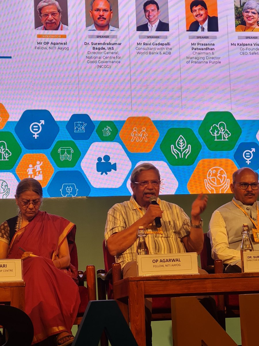 Raahgiri_Fdn's tweet image. &quot;Unless you have better bus systems in place, the city’s engine just isn’t moving.&quot;

At #UrbanAdda Day 3, Mr. O.P. Agarwal, Fellow, NITI Aayog, highlighted the urgent need for strong public transport systems and a unified governance body to coordinate and drive improvement.…