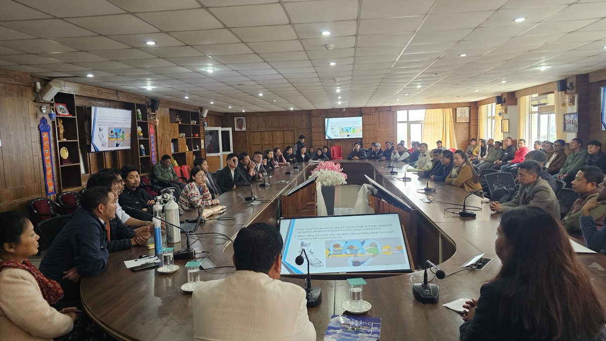 diprotawang's tweet image. Hands-On First Aid &amp;amp; BLS Training in Tawang

Under the initiative of @dctawang, Kanki Darang, Department of Tourism,Tawang in collaboration with KDS District Hospital, Tawang, a comprehensive hands-on training session on #FirstAid and #BasicLifeSupport was conducted today for…