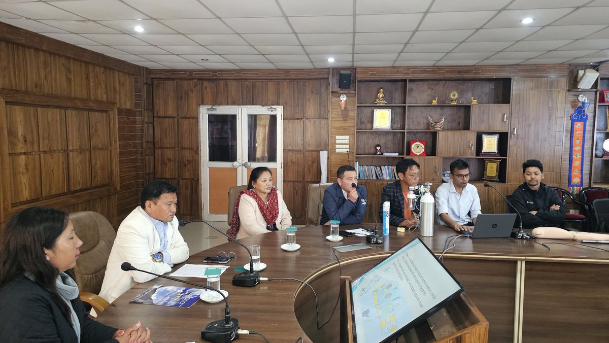 diprotawang's tweet image. Hands-On First Aid &amp;amp; BLS Training in Tawang

Under the initiative of @dctawang, Kanki Darang, Department of Tourism,Tawang in collaboration with KDS District Hospital, Tawang, a comprehensive hands-on training session on #FirstAid and #BasicLifeSupport was conducted today for…