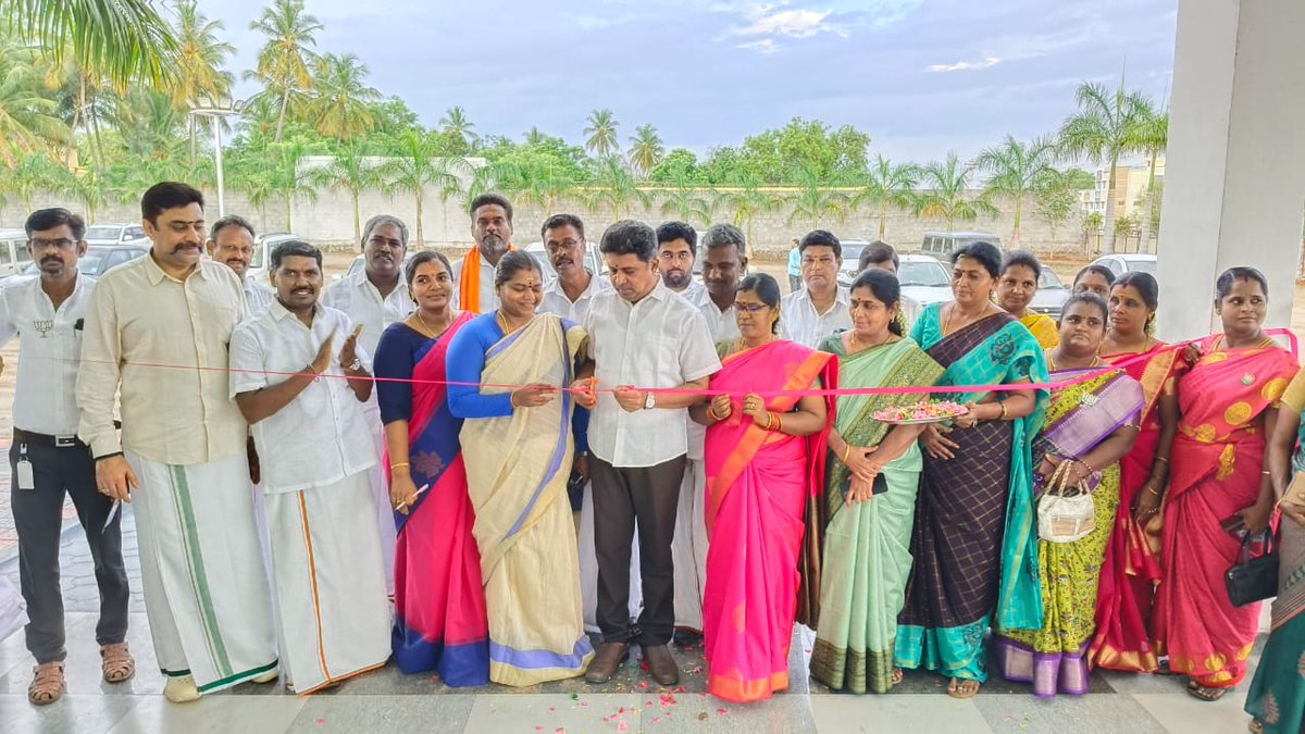 MSBalajiMSB's tweet image. மராத்திய ராணி &apos;அகில்யா பாய் ஹோல்கர்&apos; அவர்களின் 300வது பிறந்தநாள் கொண்டாட்டத்தை யொட்டி தேசம் முழுவதும் நமது பாஜக சார்பில் நிகழ்ச்சிகள் நடைபெற்று வருகிறது.

அதன்படி, @BJP4TamilNadu ஈரோடு வடக்கு மாவட்டம் சார்பில் நடைபெற்ற கருத்தரங்கில், அவரது புகழ், வாழ்க்கை வரலாறு மற்றும் சாதனைகள்…