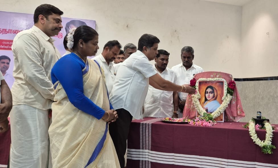 MSBalajiMSB's tweet image. மராத்திய ராணி &apos;அகில்யா பாய் ஹோல்கர்&apos; அவர்களின் 300வது பிறந்தநாள் கொண்டாட்டத்தை யொட்டி தேசம் முழுவதும் நமது பாஜக சார்பில் நிகழ்ச்சிகள் நடைபெற்று வருகிறது.

அதன்படி, @BJP4TamilNadu ஈரோடு வடக்கு மாவட்டம் சார்பில் நடைபெற்ற கருத்தரங்கில், அவரது புகழ், வாழ்க்கை வரலாறு மற்றும் சாதனைகள்…