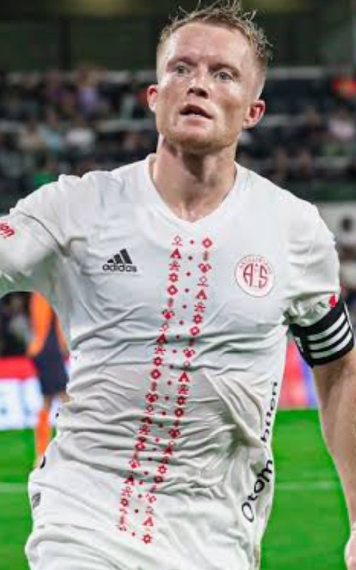 Her takım alternatif renk kullanırken taraftar da artık istiyor ki,formada şehrin karakterini yansıtan figürler olsun.Endüstriyel futbol da bunu gerektiriyor.Forma düz tişörtten farklı olmalı artık.
Antalyaspor'un Yörük Forması bu anlamda gayet başarılı mesela...