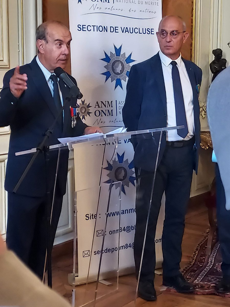 ONM84168839's tweet photo. Hier soir remise à 11 établissements scolaires du prix éducation citoyenne à la résidence @Prefet84 avec le directeur d'académie @education_gouv et autorites locales https://t.co/rxiVsmE7vN