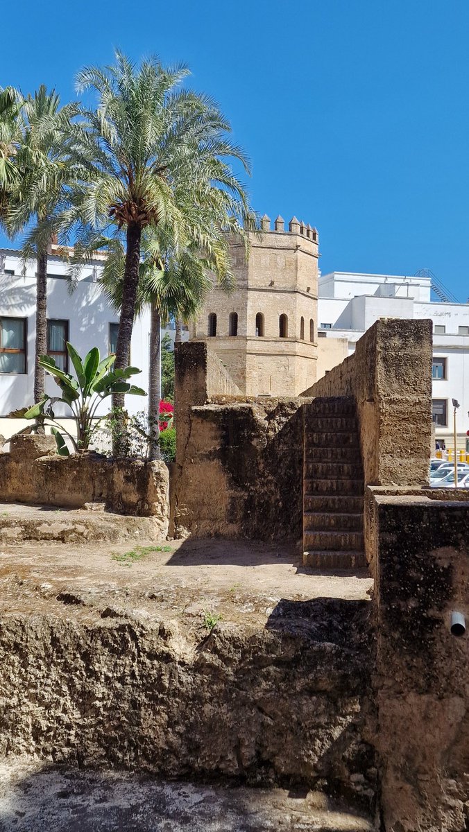 Parte trasera de la Torre de la Plata.