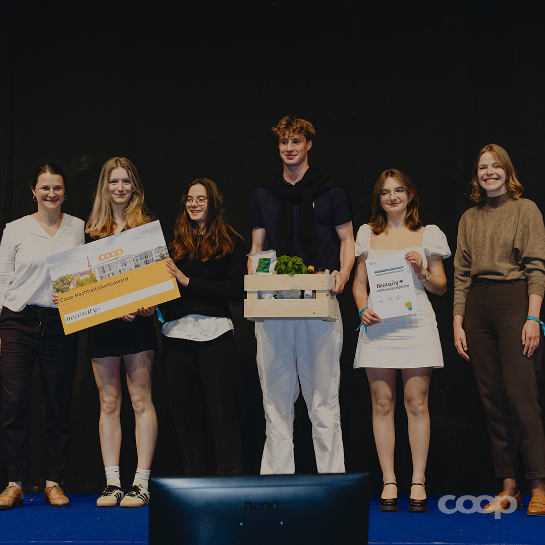 coop_ch (@coop_ch) on Twitter photo #TatenstattWorte Zum 13. Mal verleiht Coop den Nachhaltigkeitsaward im Rahmen des YES Company Programme. Gewonnen hat das Miniunternehmen necessity+. Die in sozialen Institutionen gefertigten Necessaires aus Reststoff inspirieren zu bewusstem Konsum. ➡ taten-statt-worte.ch/de/unsere-tate… #TatenstattWorte Zum 13. Mal verleiht Coop den Nachhaltigkeitsaward im Rahmen des YES Company Programme. Gewonnen hat das Miniunternehmen necessity+. Die in sozialen Institutionen gefertigten Necessaires aus Reststoff inspirieren zu bewusstem Konsum. ➡ taten-statt-worte.ch/de/unsere-tate…