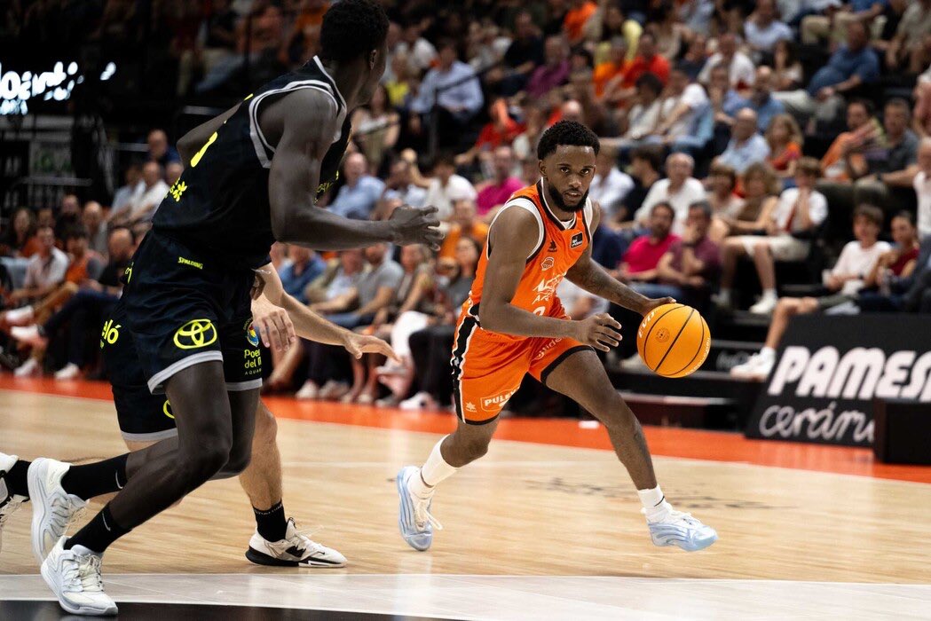 🟠🇩🇴 JEAN MONTERO se ha marcado una serie de superestrella ante el Dreamland Gran Canaria.

“El Problema” fue decisivo en los dos partidos de la serie con estos números:

📊 28.5 PTS || 6 REB || 3.5 ASIS || 2.5 ROB

✅ 52% T2 || 42% T3 || 85.7 % TL || 30 VAL

#LigaEndesa