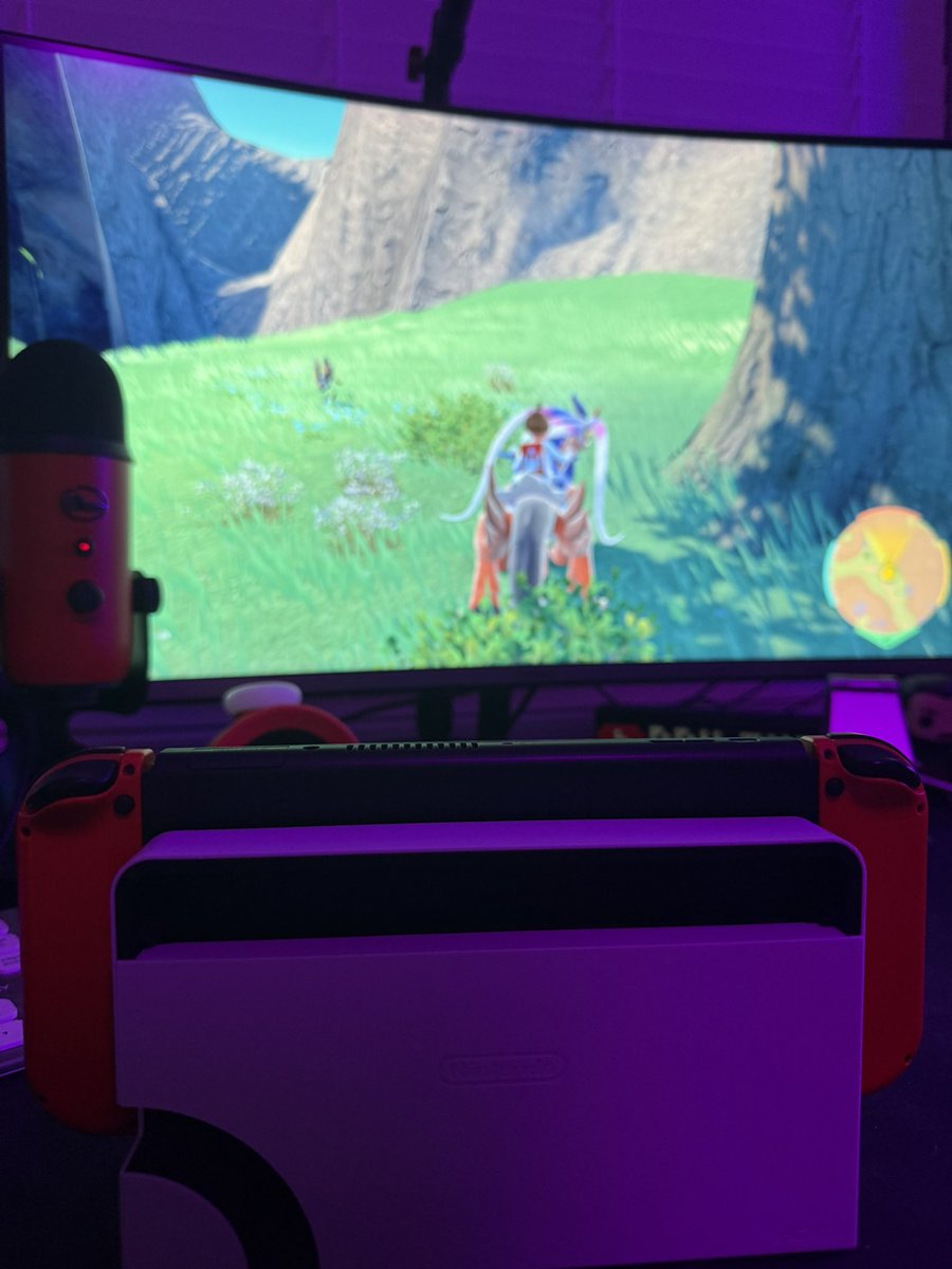 DaileyBeating's tweet photo. Making him watch https://t.co/FXtfH1l4Zw