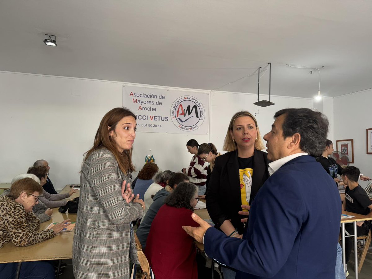 Hemos recibido en Aroche al delegado territorial de Inclusión Social, Juventud, Familias e Igualdad, José Manuel Borrero, quien visitó el taller de estimulación cognitiva del Proyecto de Acompañamiento a Mayores.

#ConvocatoriasProyectosSociales #FundaciónlaCaixa <a href="/FundlaCaixa/">Fundación ”la Caixa”</a>