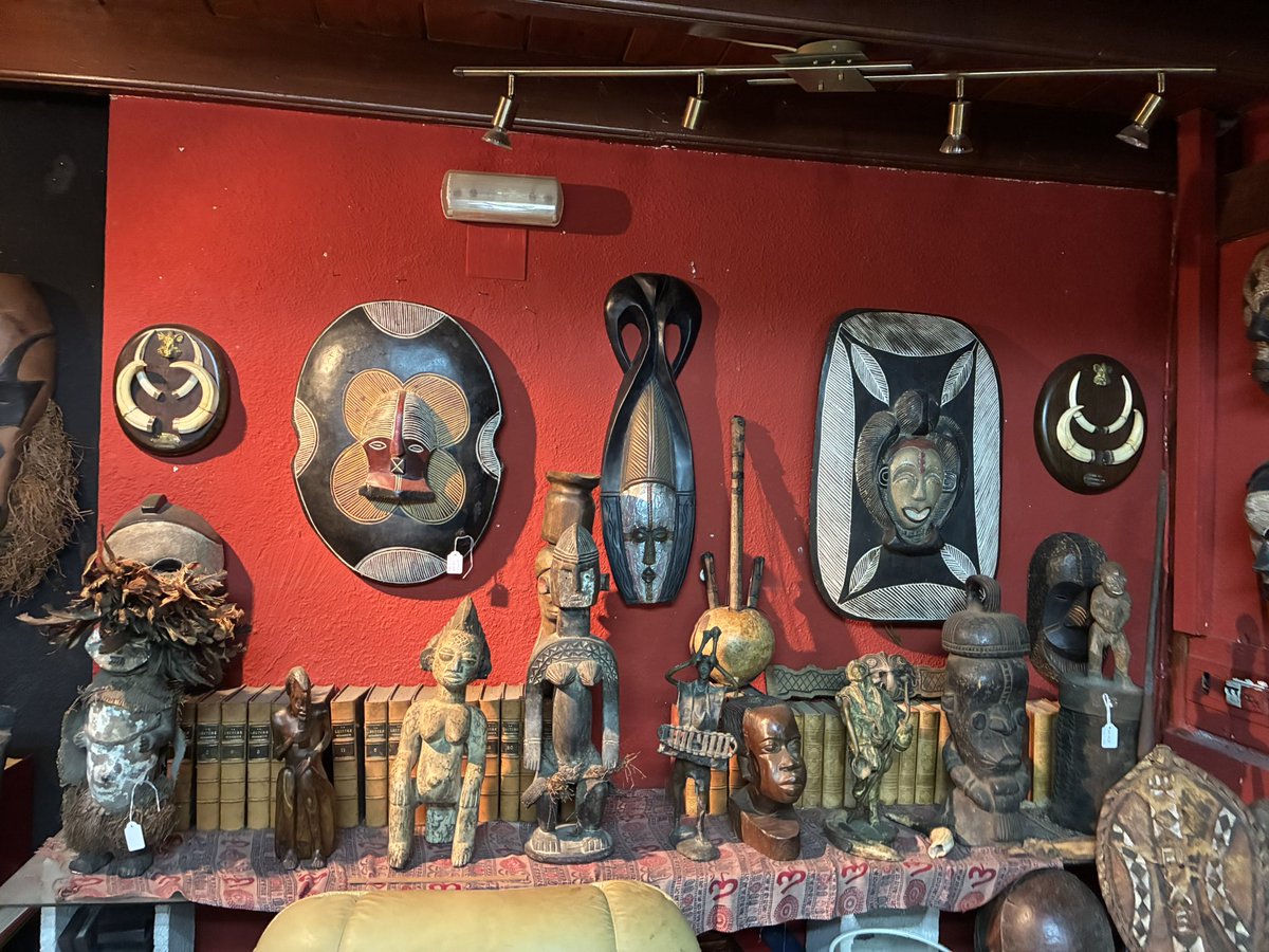 Found a wonderful antique shop in Fuengirola this week selling great African art. 
#African #art #Spain