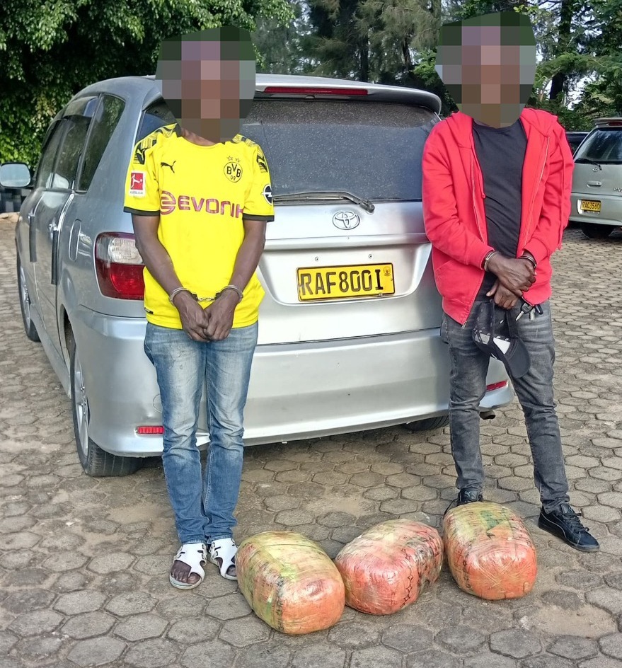 Sam Kabera (@sam_kabera) on Twitter photo Kigali: Babiri bafatanywe ibilo 36 by'urumogi
======
<a href="/Rwandapolice/">Rwanda National Police</a>
umurunga.com/kigali-abagabo… Kigali: Babiri bafatanywe ibilo 36 by'urumogi
======
<a href="/Rwandapolice/">Rwanda National Police</a>
umurunga.com/kigali-abagabo…