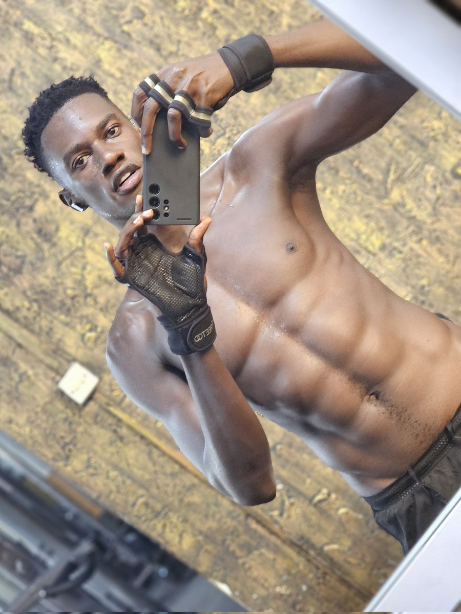 douranfit's tweet photo. Abs-olutely owning the gym today ๐ช๐ผ #GymGoals #SweatLife #AbsForDays https://t.co/nuEfnbdd8a