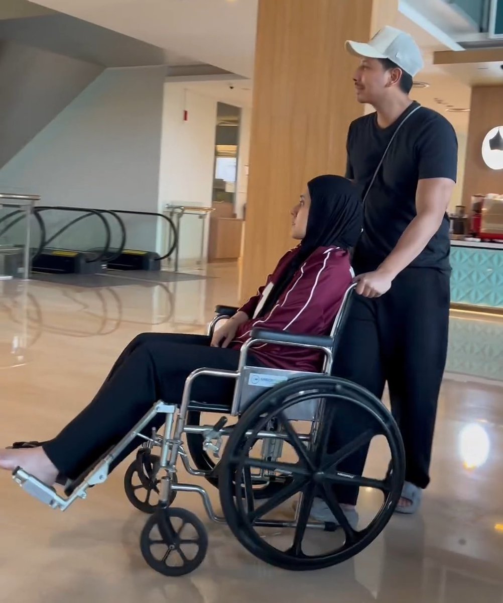 Sonny Septian dikasih sapi kurban Idul Adha sama Raffi Ahmad, eh sapinya malah nginjek kaki istrinya Fairuz