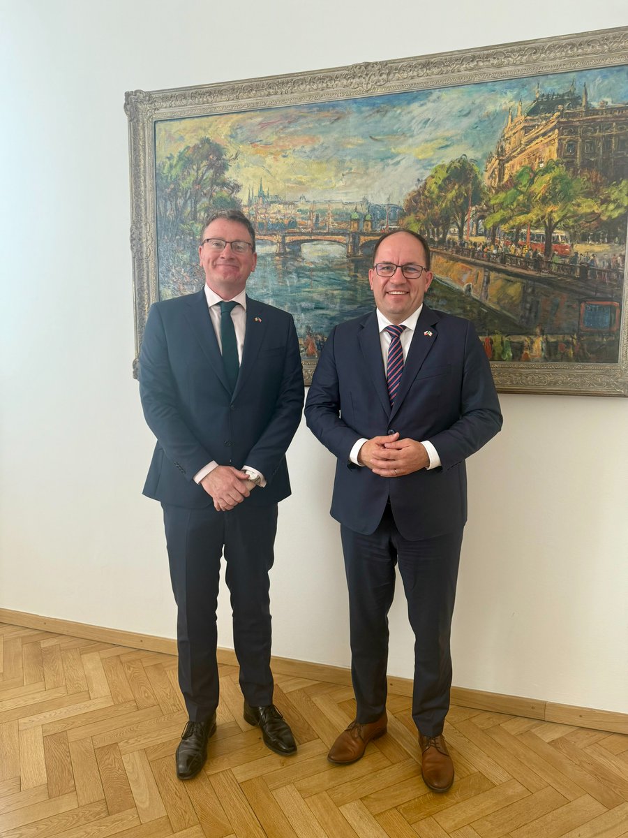 Ambassador Gibbons was delighted to meet with Minister for Agriculture, Marek Výborný, for comprehensive discussions including on the future of the EU Common Agricultural Policy, trade opportunities, including bilateral trade in agriculture and food products 🇮🇪 🇨🇿