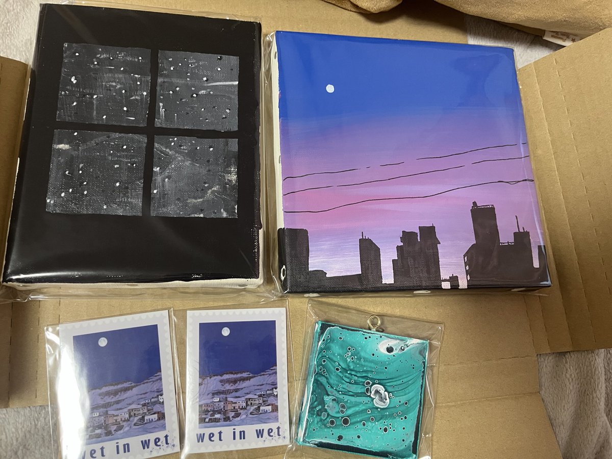 uyu_snt_tuy's tweet image. うわああああありがとうございます！！！！
え、なに。綺麗すぎない？
2つの絵の雰囲気良すぎない？？
全てが神過ぎない？
全部大切に飾ろう
透明なスマホケース買わなきゃ………
@HPa_red 
@HPa_resuke 
 #PARED