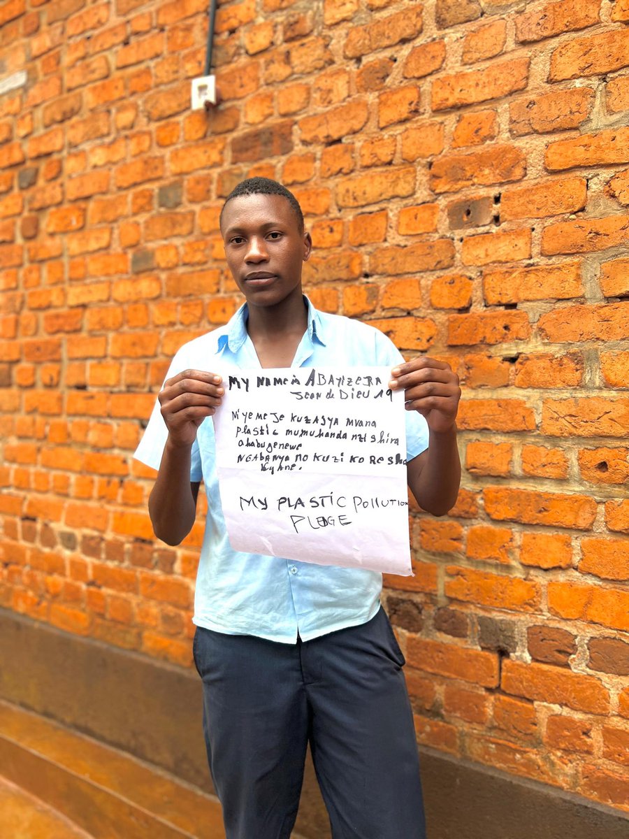 YessGirlsRwanda's tweet photo. Yess Girls and RGGA staff ,We had a chance to be at GS REMERA, and created a space for students to dive into the pressing issue of plastic pollution, effects and solutions ways like re-using,reducing and recycling.And pledge to end plastic pollution. #GreenTechGenerationCampaign https://t.co/nAaxYWu4bB