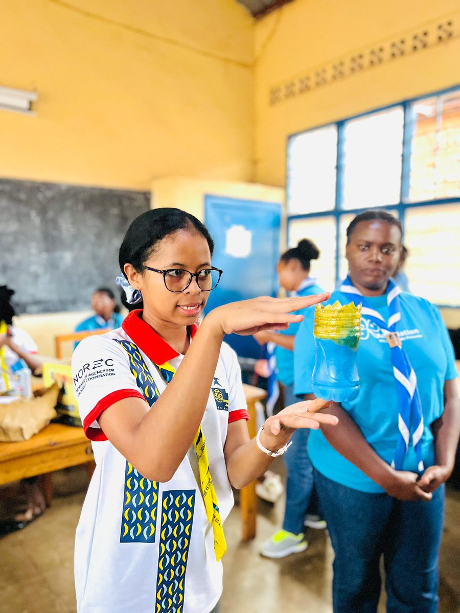 YessGirlsRwanda's tweet photo. Yess Girls and RGGA staff ,We had a chance to be at GS REMERA, and created a space for students to dive into the pressing issue of plastic pollution, effects and solutions ways like re-using,reducing and recycling.And pledge to end plastic pollution. #GreenTechGenerationCampaign https://t.co/nAaxYWu4bB