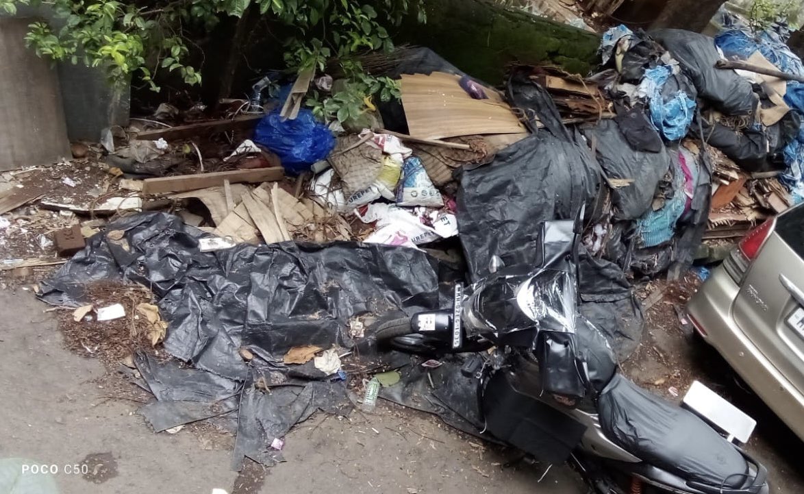 Extremely Hazardous and rats breeding waste thrown on footpath at residential area since months by a nearby residential building Kalyan Bhavan at Telli galli, Andheri East causing serious health risks to residents and passersby

No action till date by BMC K EAST Ward <a href="/mybmc/">माझी Mumbai, आपली BMC</a>