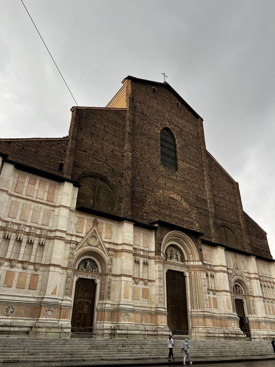 mini a bologna sotto la pioggia ascoltando <a href="/rkomi_mirko/">Mirko</a> 🎧❤️‍🩹