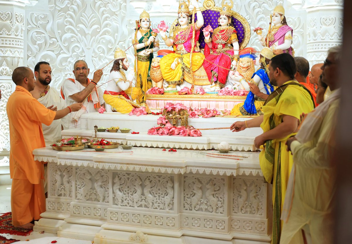 श्री राम दरबार की प्राण प्रतिष्ठा इसमें प्रभु श्रीराम के साथ सीता माता, लक्ष्मण और हनुमान जी की भी प्रतिमा रहेगी। 

राम दरबार, मंदिर के प्रथम तल पर स्थित हैं। 
जय श्री राम 🚩