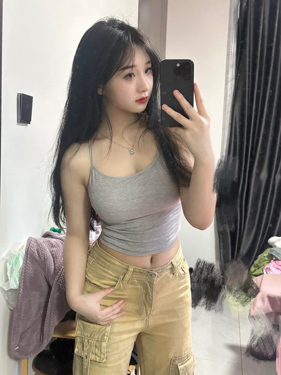 xiaomanyao69's tweet photo. 这样穿去见crush可以吗 https://t.co/fHKWdTK468