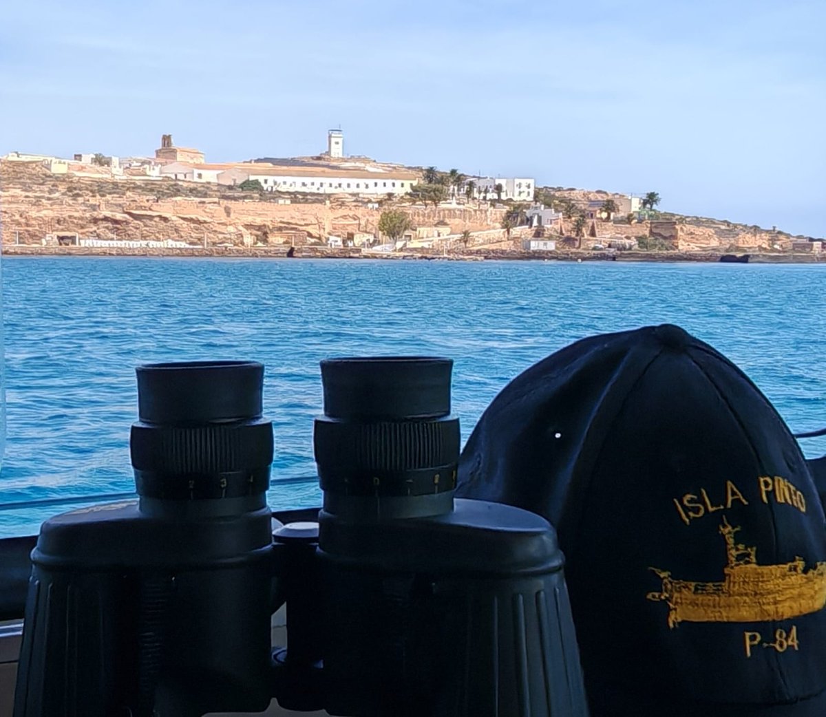 EMADmde's tweet photo. El #PatrulleroIslaPinto ha realizado tareas de presencia, vigilancia y disuasión #OpsPvD en aguas próximas a las islas Chafarinas. Con ello, nuestros militares muestran su apoyo al @EjercitoTierra en su destacamento permanente #MOT. #MOPS https://t.co/tHAg4pKLHN