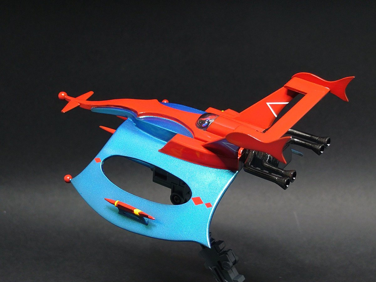 完成です😄
今回は「玩具っぽさ」を出したかったんで汚しは入れませんでした😄
如何でしょうか？😁

＃ウルトラマンタロウ
＃特撮メカ