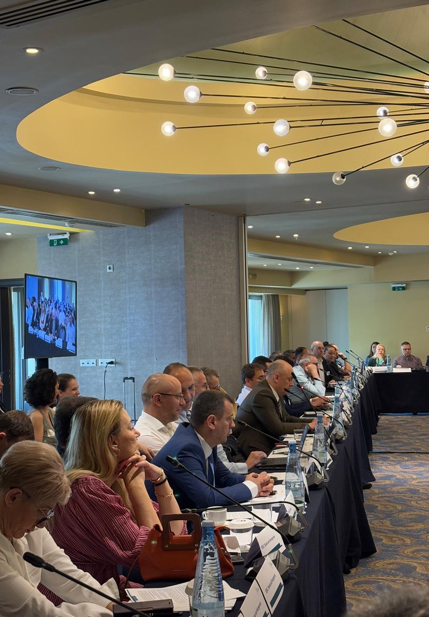 Ener_Community's tweet photo. 🌅 Day 2 is underway at the 30th #AthensForum!
⚖️ Regulators lead this morning’s session:
📘 EIP rollout
🔎 REMIT & transparency
🏗️ Stronger NRAs
🤝 EU–EnC cooperation
Smart regulation = real progress.
#EnergyCommunity #ElectricityMarket #CleanEnergy #REMIT #ACER #ECRB https://t.co/yDlAIHy9MN