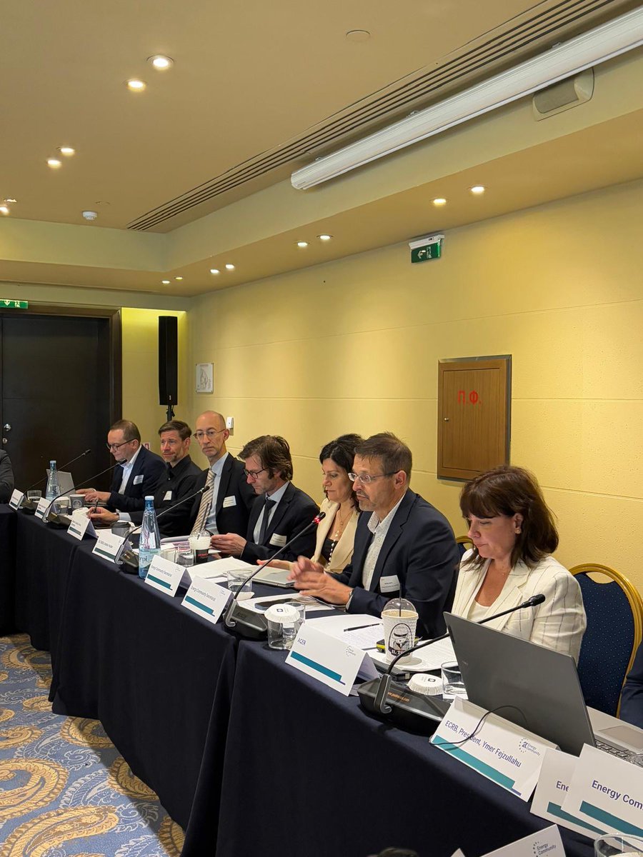 Ener_Community's tweet photo. 🌅 Day 2 is underway at the 30th #AthensForum!
⚖️ Regulators lead this morning’s session:
📘 EIP rollout
🔎 REMIT & transparency
🏗️ Stronger NRAs
🤝 EU–EnC cooperation
Smart regulation = real progress.
#EnergyCommunity #ElectricityMarket #CleanEnergy #REMIT #ACER #ECRB https://t.co/yDlAIHy9MN