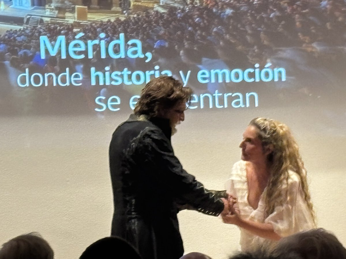 Eva Fernández (@evaenlaradio) on Twitter photo #Roma recibe por primera vez al Festival de Teatro Clásico de #Mérida, uno de los más importantes del mundo.
Presentación oficial en la <a href="/RAERoma/">Academia de España en Roma</a> con un fragmento de "Ifigenia" (el 25 y 26 de julio se representará en #OstiaAntica)
#Merida71
<a href="/Festival_Merida/">Festival Internacional de Teatro Clásico de Mérida</a>
<a href="/EmbEspItalia/">Ambasciata di Spagna in Italia 🇪🇸🇮🇹</a> #Roma recibe por primera vez al Festival de Teatro Clásico de #Mérida, uno de los más importantes del mundo.
Presentación oficial en la <a href="/RAERoma/">Academia de España en Roma</a> con un fragmento de "Ifigenia" (el 25 y 26 de julio se representará en #OstiaAntica)
#Merida71
<a href="/Festival_Merida/">Festival Internacional de Teatro Clásico de Mérida</a>
<a href="/EmbEspItalia/">Ambasciata di Spagna in Italia 🇪🇸🇮🇹</a>