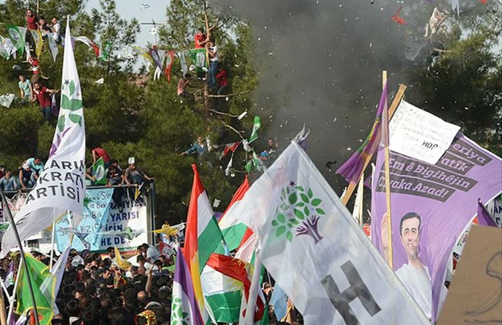 Hêrişo ke bi destê DAÎŞ’î 5ê hezîrane de Amed de vera mîtîngê HDP’yî virazîya ra tepîya 10 serrî vîyartî, homa hêzê ke peştî daye nêameyî peydakerdene.

Ma qetilkeran û înanê ke zerrî danê ci zaf rind nas kenîme. Înan têna 5 kesî qir nêkerdî, înan waşt wayûbirayîya saranê nê