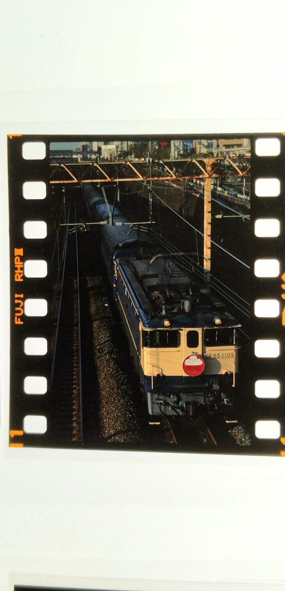 teinentetsu's tweet image. #EF65の日
2006年3月の「出雲」。後年「富士はやぶさ」の代走もありましたが、この「出雲」が最後のブルトレ定期運用だったような記憶。本日も甲種輸送で活躍してますね。