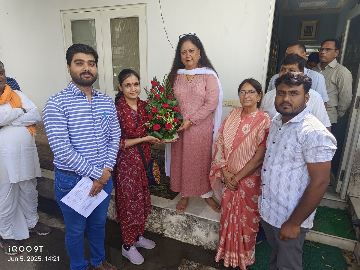 कंप्यूटर साथी BCI (@computer_sathi_) on Twitter photo माननीय पूर्व मुख्यमंत्री एवं BJP राष्ट्रीय उपाध्यक्ष श्रीमती वसुंधरा राजे सिंधिया जी को ज्ञापन सौंपा गया
<a href="/VasundharaBJP/">Vasundhara Raje</a> ने आश्वस्त किया कि विभाग तक बात शीघ्र ही पहुँचाई जाएगी
उनके निजी सचिव महोदय से भी यह अनुरोध किया गया कि आगे की सूचना हमें अवश्य प्रदान की जाए(फॉलोअप अभियान) माननीय पूर्व मुख्यमंत्री एवं BJP राष्ट्रीय उपाध्यक्ष श्रीमती वसुंधरा राजे सिंधिया जी को ज्ञापन सौंपा गया
<a href="/VasundharaBJP/">Vasundhara Raje</a> ने आश्वस्त किया कि विभाग तक बात शीघ्र ही पहुँचाई जाएगी
उनके निजी सचिव महोदय से भी यह अनुरोध किया गया कि आगे की सूचना हमें अवश्य प्रदान की जाए(फॉलोअप अभियान)