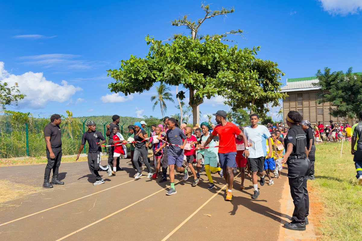Florian Corlais (@flrncrls) on Twitter photo Cross inter-degrés dans le réseau REP+ de Ouangani de l’<a href="/ac_mayotte/">Académie de Mayotte</a> : du sport, de la bonne humeur et une liaison école-collège hors les murs Cross inter-degrés dans le réseau REP+ de Ouangani de l’<a href="/ac_mayotte/">Académie de Mayotte</a> : du sport, de la bonne humeur et une liaison école-collège hors les murs