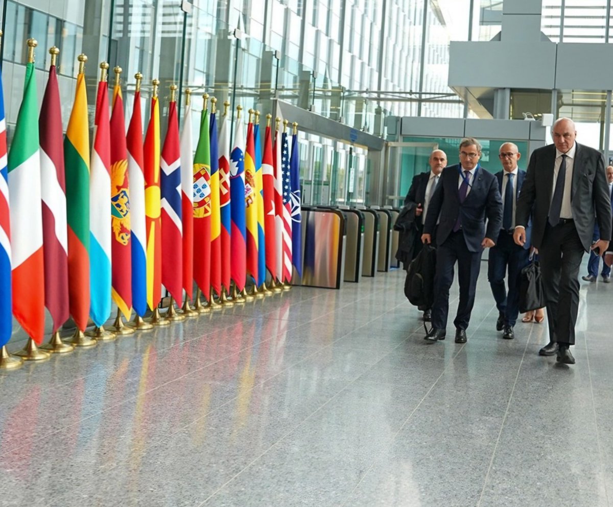 Il Ministro <a href="/GuidoCrosetto/">Guido Crosetto</a> è giunto a #Bruxelles per prendere parte alla <a href="/NATO/">NATO</a> #DefMin - Riunione dei Ministri della #Difesa dell'Alleanza Atlantica