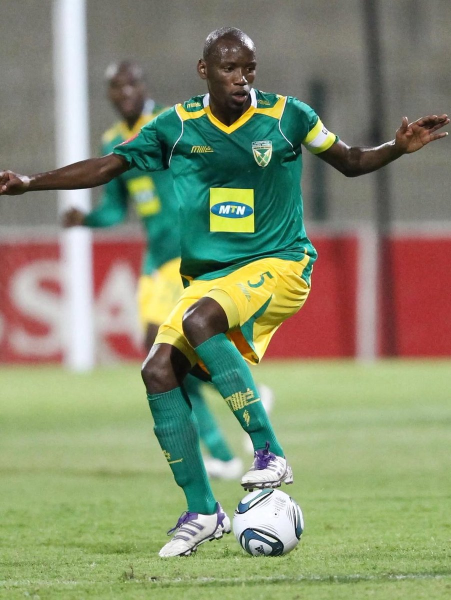 goldenarrowsfc1's tweet photo. Bafana Bafana Internationals 🇿🇦
Captain of Arrows
Leaders of their Generation 💪
Legendary Midfield Generals 🫡
We’ve been blessed with great Defensive Midfielders.
Wena ukhetha bani? Who are you choosing🤔
#ThrowbackThursday #Greenandgold #upbackthrough #10betgoldenarrows #sthendeway