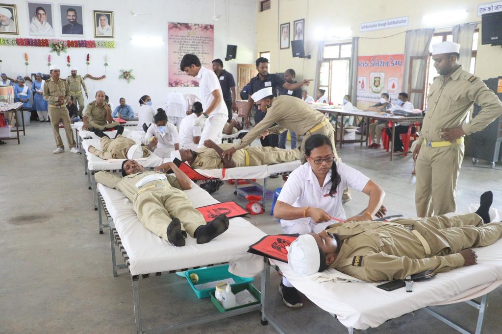 BasranOnkar's tweet photo. # Bhilad 
A Blood donation Camp was organised by  Bhilad at satsang bhawan Bhilad  on 01June 25 under Surat Zone 30 
161  units blood  collected by Govt.Civil Hospital and Valsad Rakat daan kendder 
#DhanNirankarJi🙏🏻 https://t.co/ruO0QaVtBA