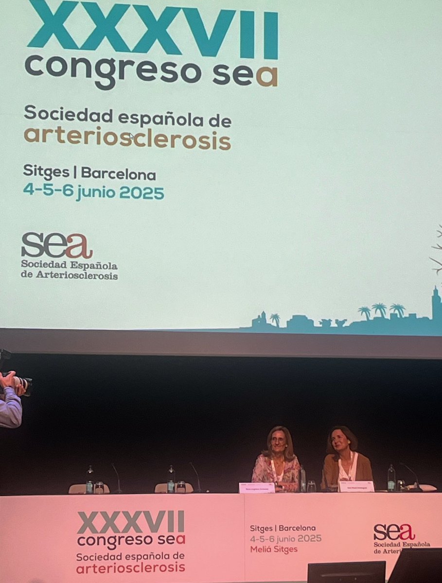 IBSEMERGEN☀️#SEMERGENIB25 (@ibsemergen) on Twitter photo 🔵🟠En el XXXVII Congreso de @SEAarteriosclerosis, comenzamos con la Dra <a href="/anamoya48/">Ana Moyá #SEMERGEN25</a> (Atención Primaria) y la Dra. Rosa Argüeso (Endocrino), repasando el beneficio de los iSGLT2 en el paciente con DM2, desde EMPA-REG hasta EMPA-KIDNEY.
🔶 ¡<a href="/SEMERGENIB/">SEMERGEN Illes Balears</a> presente y activa!
#SEA 🔵🟠En el XXXVII Congreso de @SEAarteriosclerosis, comenzamos con la Dra <a href="/anamoya48/">Ana Moyá #SEMERGEN25</a> (Atención Primaria) y la Dra. Rosa Argüeso (Endocrino), repasando el beneficio de los iSGLT2 en el paciente con DM2, desde EMPA-REG hasta EMPA-KIDNEY.
🔶 ¡<a href="/SEMERGENIB/">SEMERGEN Illes Balears</a> presente y activa!
#SEA
