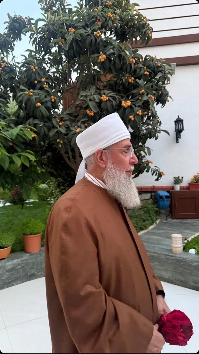 FADILASLAN's tweet photo. Bahçesinde gül olsam 
Ocağında kül olsam 
Kapısında kul olsam 
Sultan Seyyid sakinin https://t.co/WElUmpBAfF