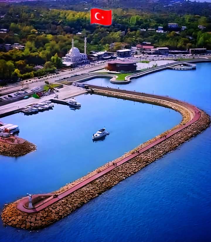 5 Haziran Dünya Çevre Günü'nü kutluyor, doğaya saygılı, sürdürülebilir ve bilinçli bir yaşamın toplumun tüm kesimlerinde yaygınlaşmasını diliyorum. 
<a href="/Ahmet_Davutoglu/">Ahmet Davutoğlu</a> <a href="/OmerrUnal/">Ömer ÜNAL</a> <a href="/alibabacan/">Ali Babacan</a> <a href="/aoguzkaraoglu/">A. Oğuz Karaoğlu</a>