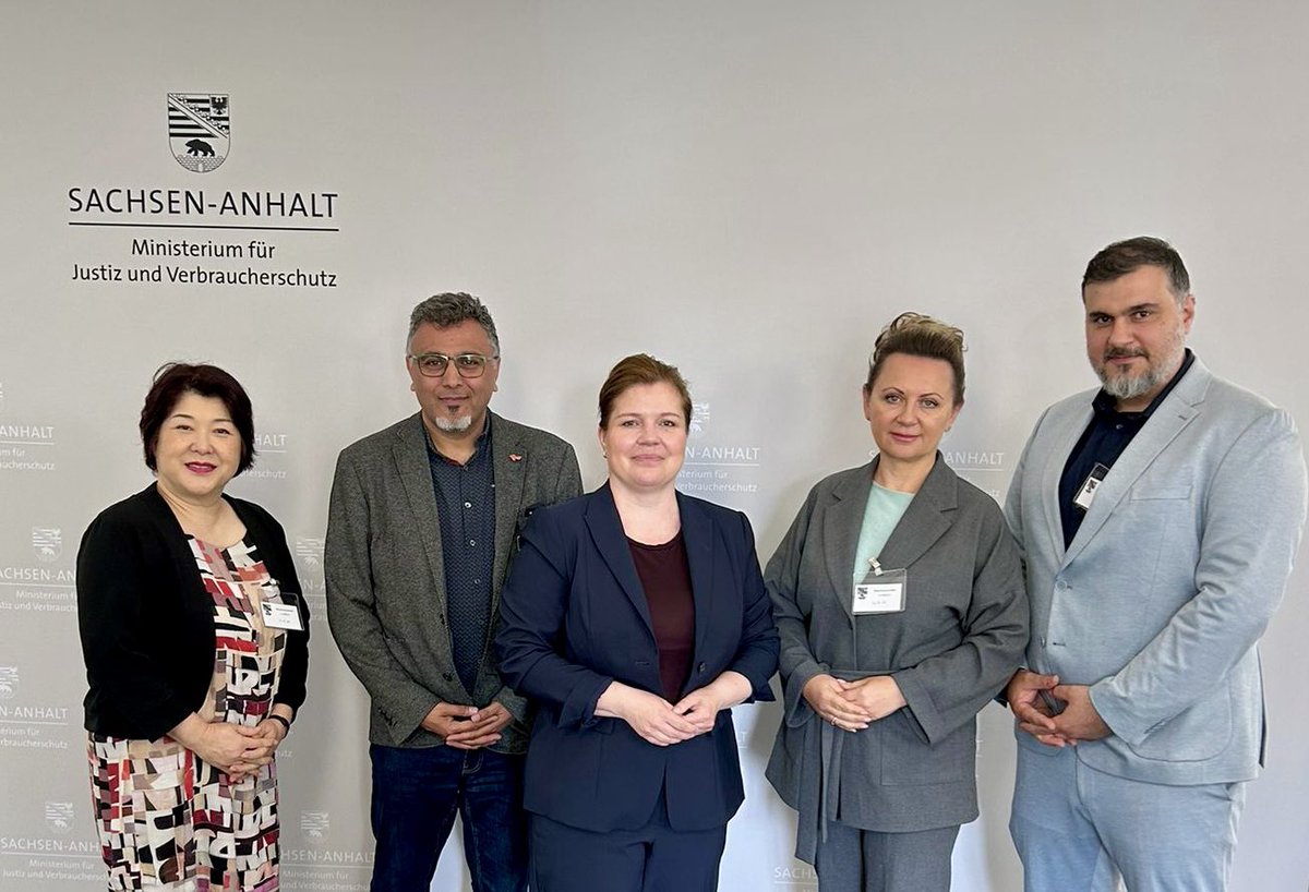 Ministerin Franziska #Weidinger hat sich mit Vertretern des Landesnetzwerks Migrantenorganisationen #SachsenAnhalt e. V. (LAMSA) getroffen. Im Mittelpunkt standen aktuelle Themen sowie Möglichkeiten der Zusammenarbeit, u. a. bei der Seelsorge für ausländische Gefangene.