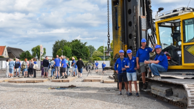 Feestelijke eerste paal Tuincentrum De Driesprong -  streekbladzoetermeer.nl/l/161536