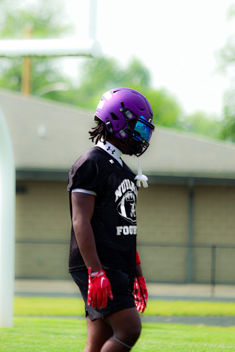 Bless to be right back on the field, getting better everyday… season has come. #Sophseason #classof28 
<a href="/CAECFootball/">Nubian Football</a>