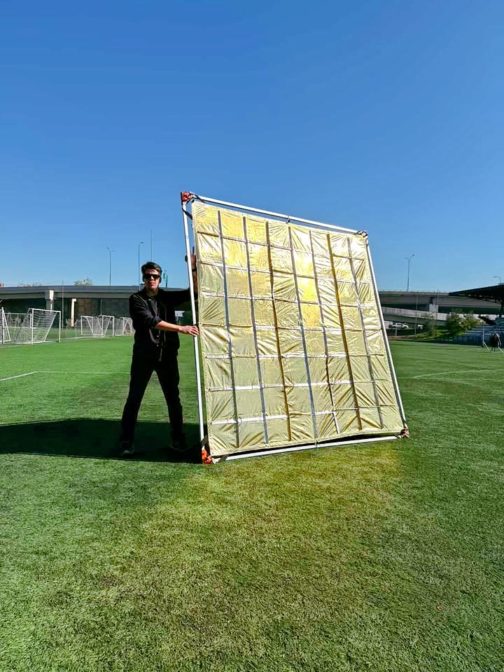 cinegearfactory's tweet photo. Gold Shiny Board lighting fabric in a filmgraphy test๐
Stay tuned...
#lightreflector #filmgraphy #goldshinyboard #gaffer #bestboy https://t.co/cvTwGxLui6