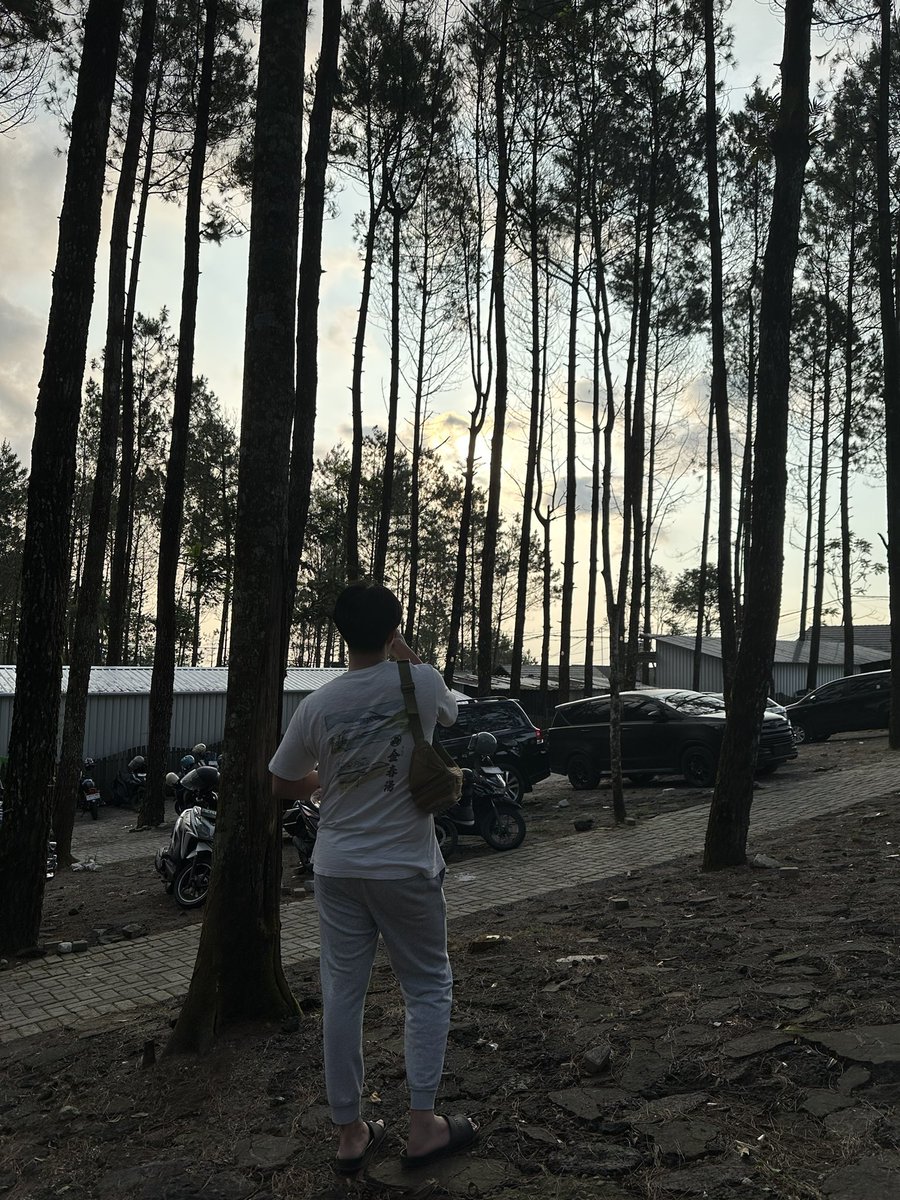 candyxori's tweet photo. Really love this man. This man made my day🤍✨🌻 https://t.co/5M5X6xks0w